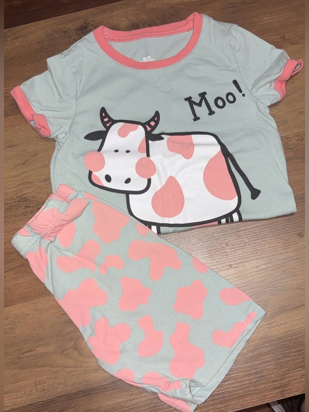 Girls' Light Green & Pink Cow Graphic Pajama Set
